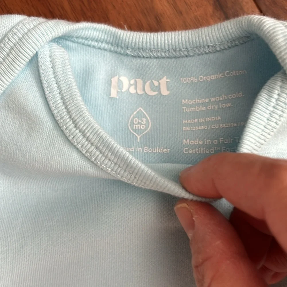 Pact •pullover snap